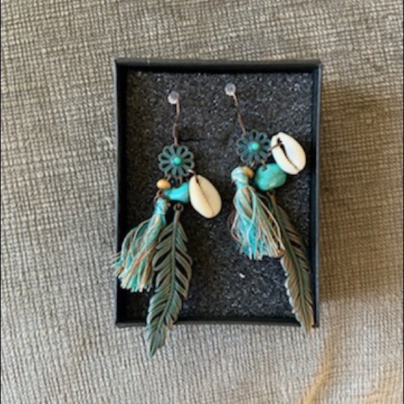 Earring - Picture 2 of 3